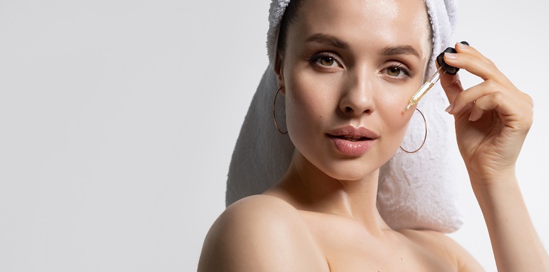 Hydrating the skin with avocado oil